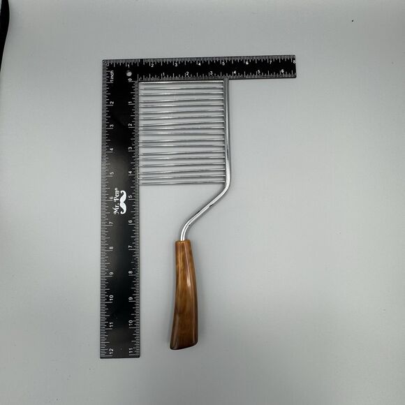 Vintage 1940s Cake Slicer Breaker with Swirled Caramel Bakelite Handle 18 Tines - Picture 3 of 6